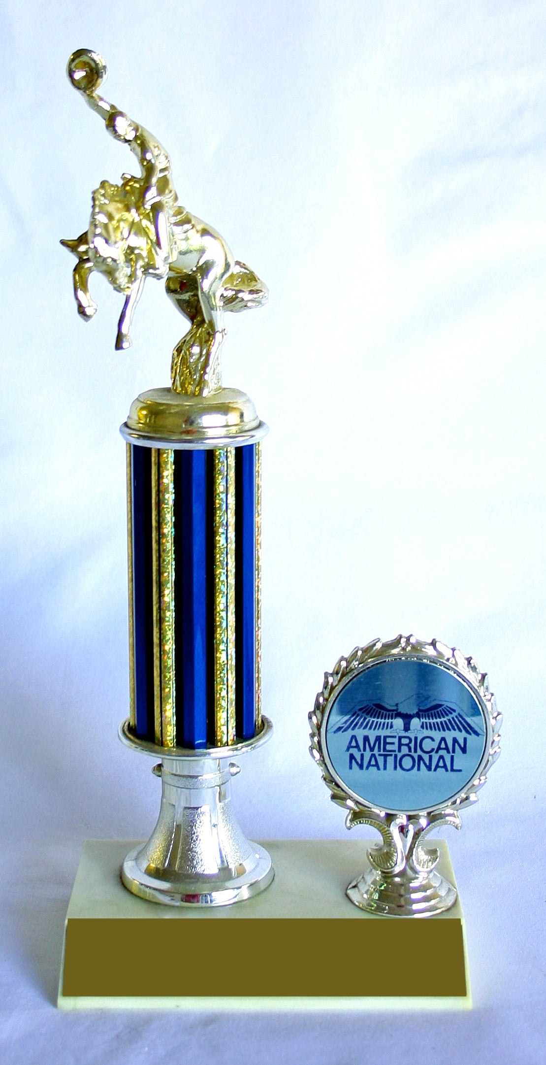 EQUESTRIAN TROPHY TM22